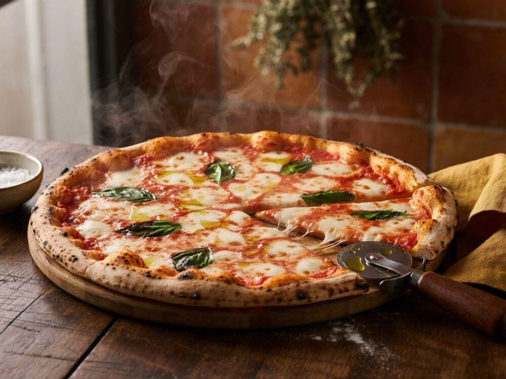 ciasto na pizzę przed wyrastaniem