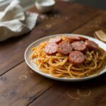 talerz spaghetti z parówkami  