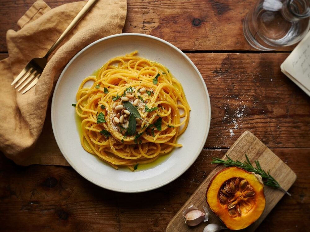 ugotowane warzywne spaghetti z dyni
